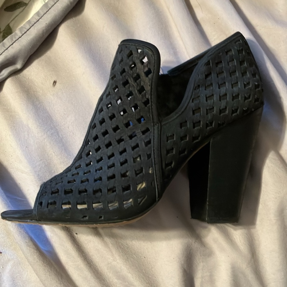 2/$40 Vince Camuto Black Cutout Heeled Booties Inside Zipper Open Toed SZ 9.5M - Picture 2 of 12